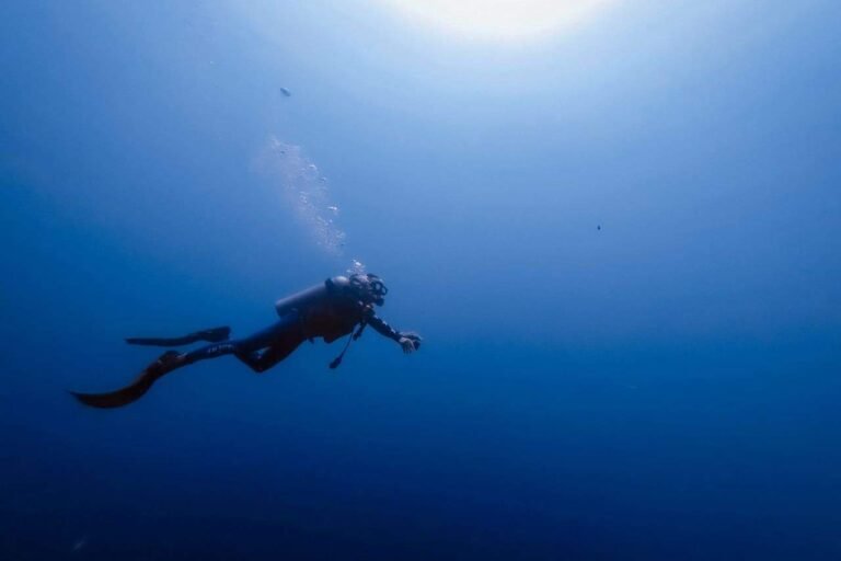 Avoid the bends! Could these 5 scuba diving lessons help you to work more effectively and stay healthy?